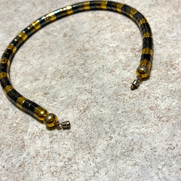 VINTAGE TRI COLOR GOLD BRONZE & GUNMETAL BENDABLE CHOKER - Picture 4 of 6